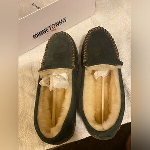 Minnetonka Sheepskin Terese New in Box